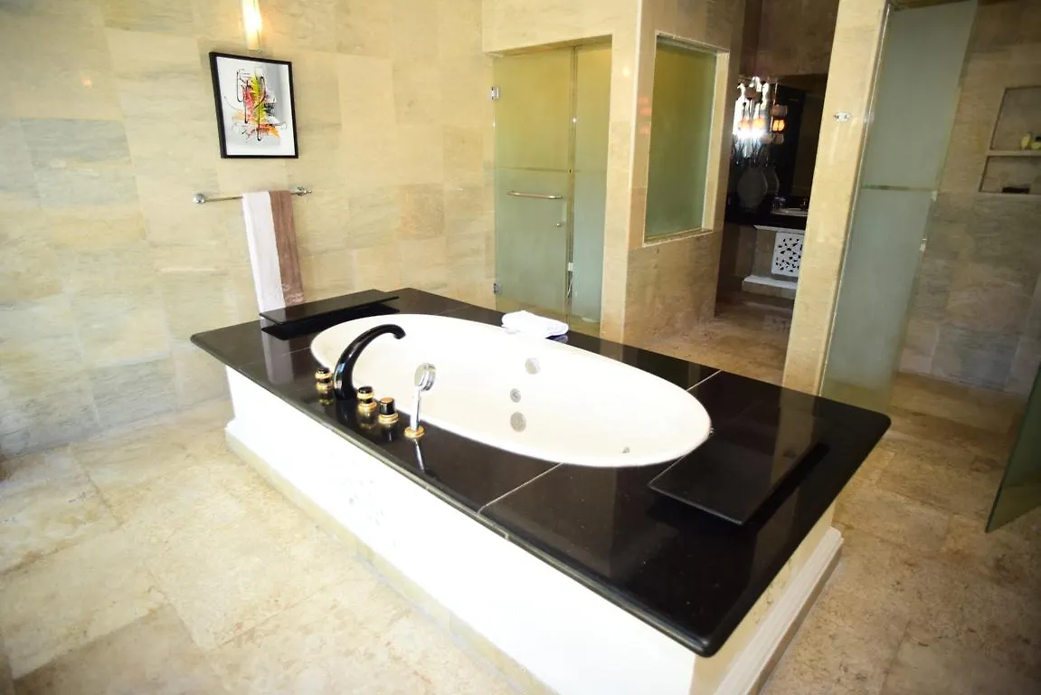 Dreamland Villa Kuta